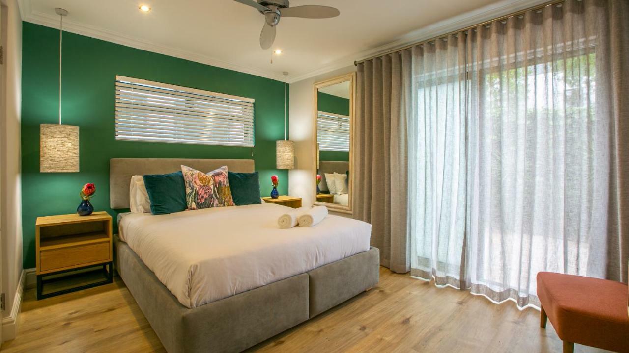 Hout & About Guest House Hout Bay Exterior photo