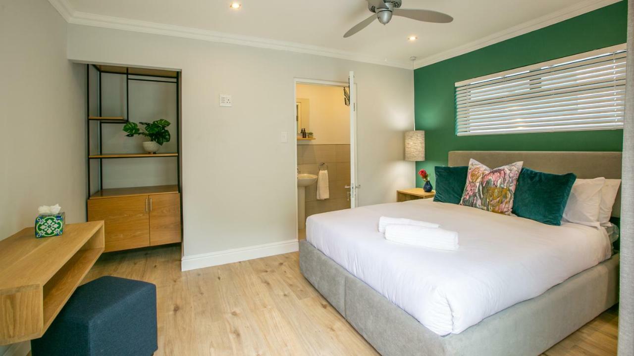 Hout & About Guest House Hout Bay Exterior photo